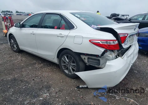 2017 Toyota Camry Le/Xle/Se/Xse z USA, uszkodzony, nr VIN 4T1BF1FK0HU272232